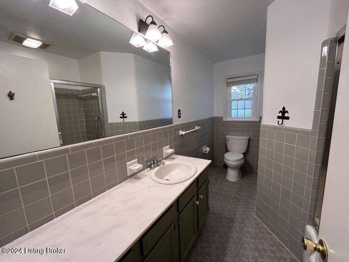 Louisville, KY 40207,323 Foeburn Ln