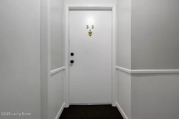 Louisville, KY 40218,3305 Colonial Manor Cir #5b