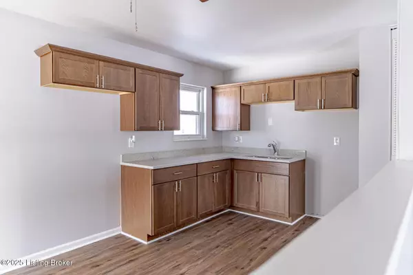 Louisville, KY 40258,7612 Labrador Dr