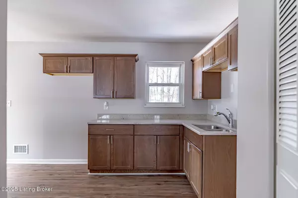 Louisville, KY 40258,7612 Labrador Dr