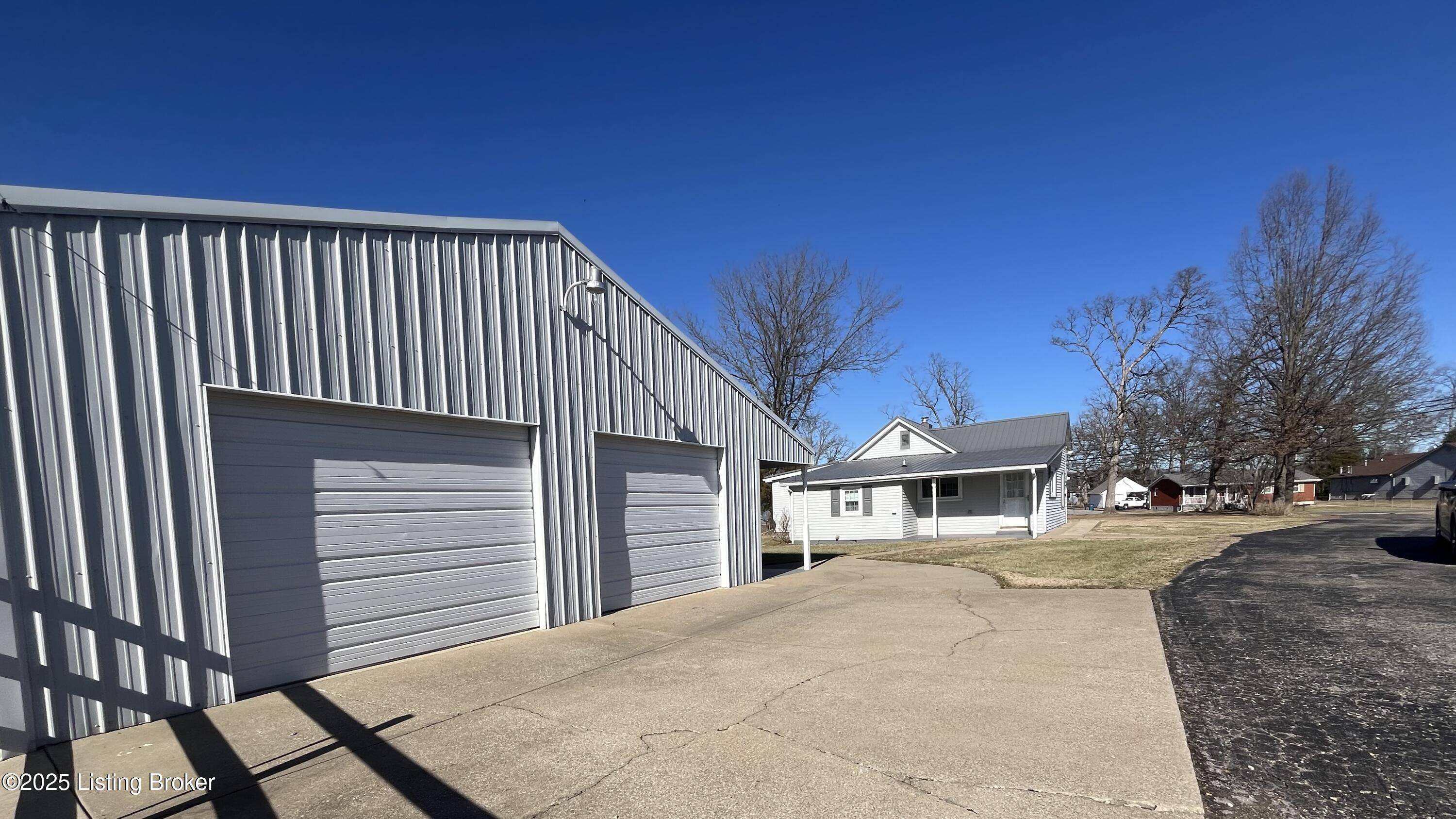 Shepherdsville, KY 40165,889 W Hwy 44