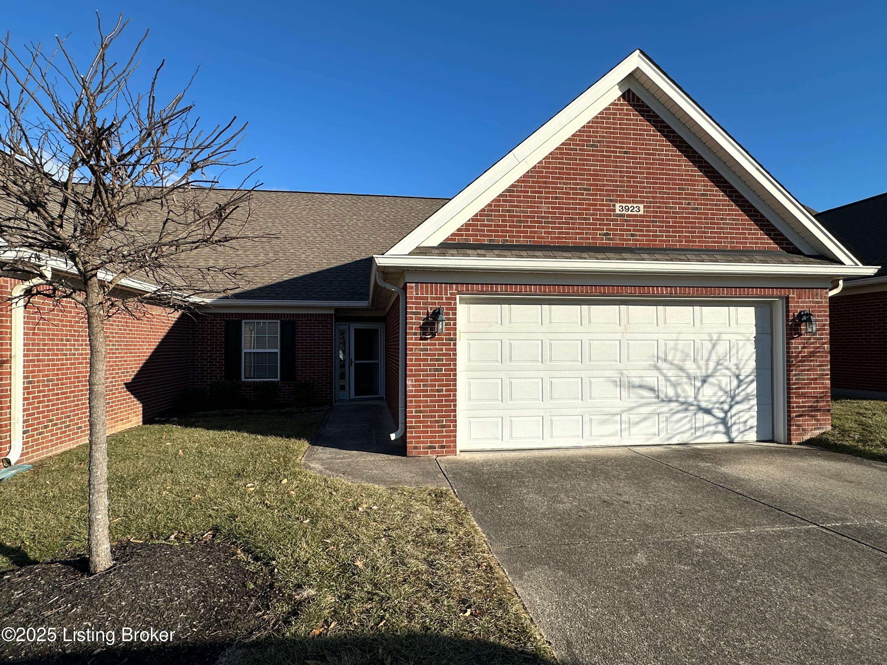 3923 Hillcross Dr, Louisville, KY 40229