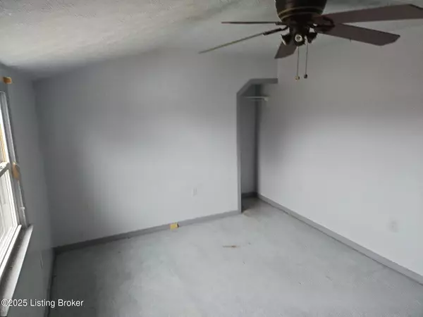 6013 Lewis WAY Louisville, KY 40272