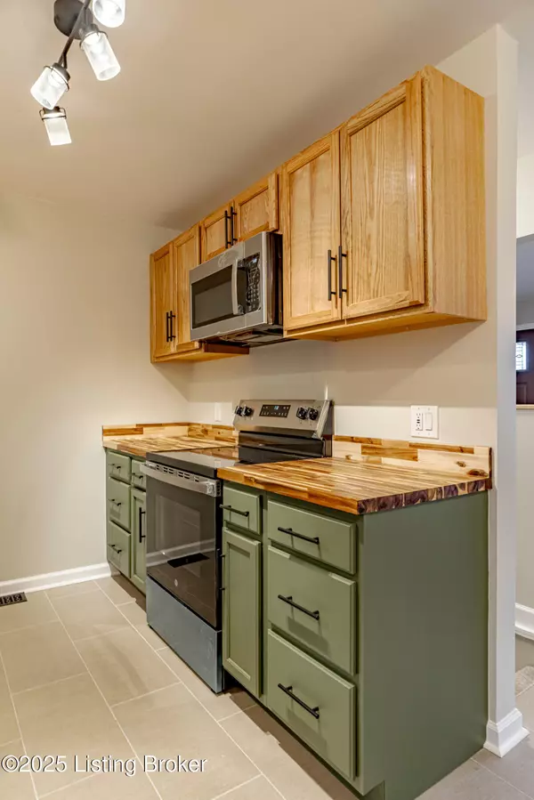 440 Pinewood Drive Dr Radcliff, KY 40160