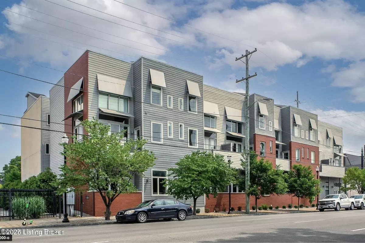 Louisville, KY 40202,639 E Jefferson St #208