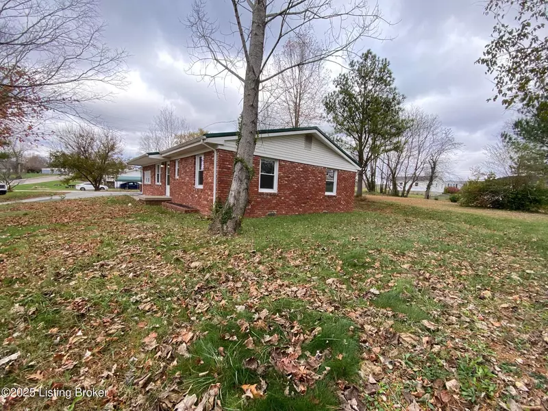 708 Elm St, Cloverport, KY 40111