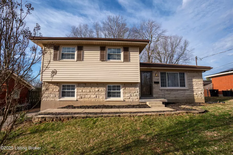 3302 Startan Ct, Louisville, KY 40220