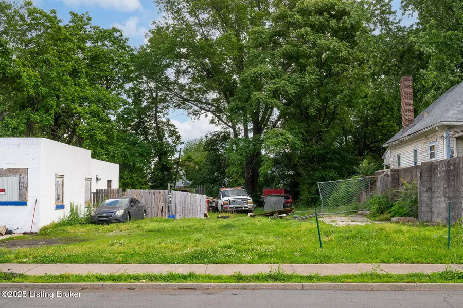 2929 Dumesnil St, Louisville, KY 40211