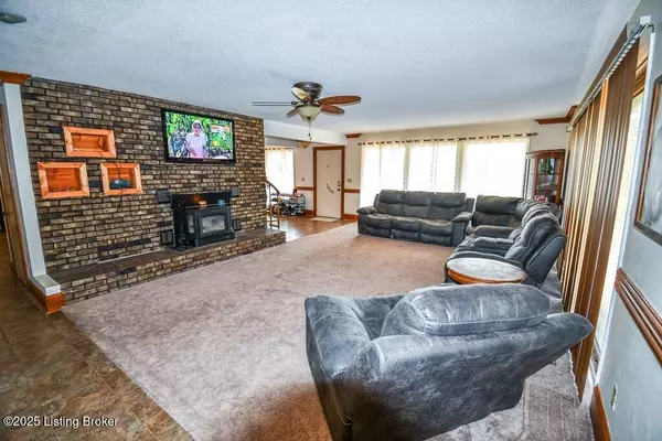 Vanceburg, KY 41179,92 Angus Hill