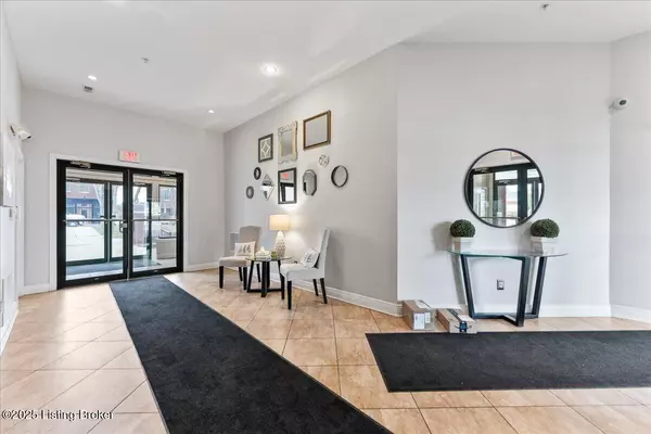 Prospect, KY 40059,10619 Meeting St #211