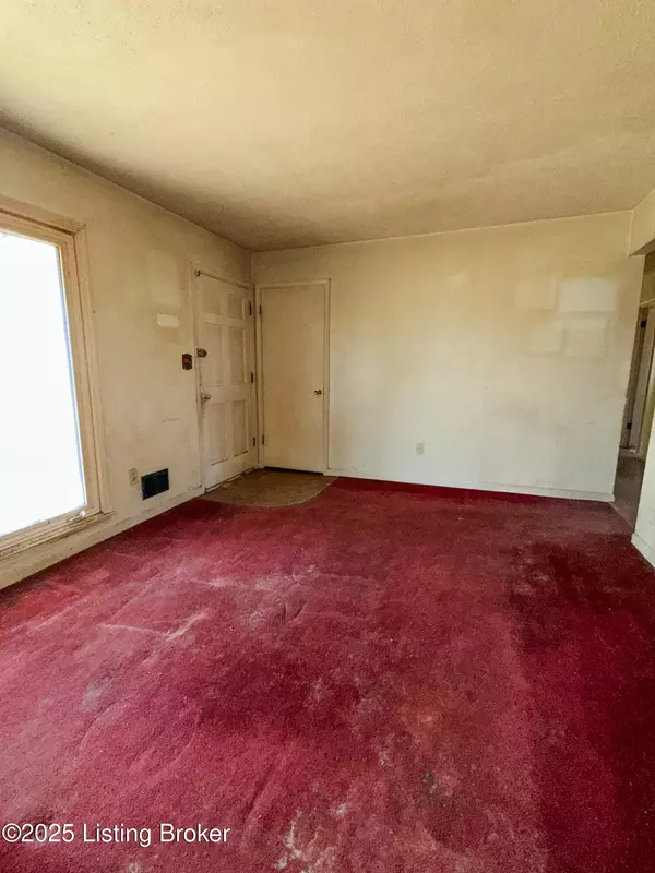 La Grange, KY 40031,1208 Lakewood Dr