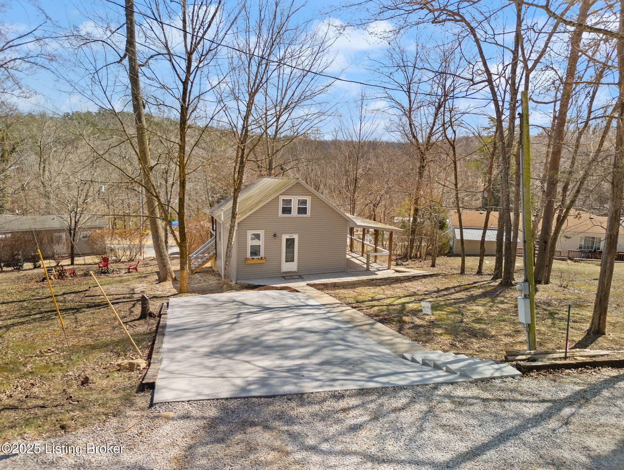 108 Clear Spring Ct, Mammoth Cave, KY 42259