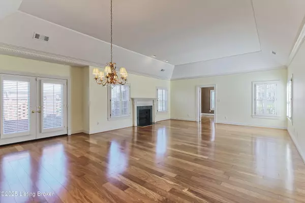 Louisville, KY 40207,5916 Ashwood Bluff Dr