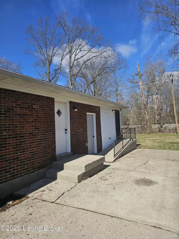 Louisville, KY 40214,8128 Afterglow Dr