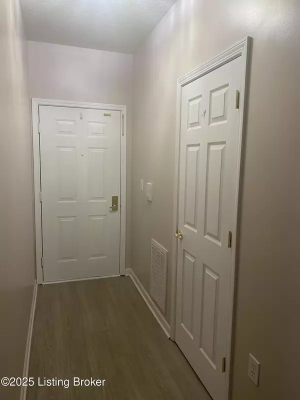 Louisville, KY 40299,2602 Aristocrat Pl #203