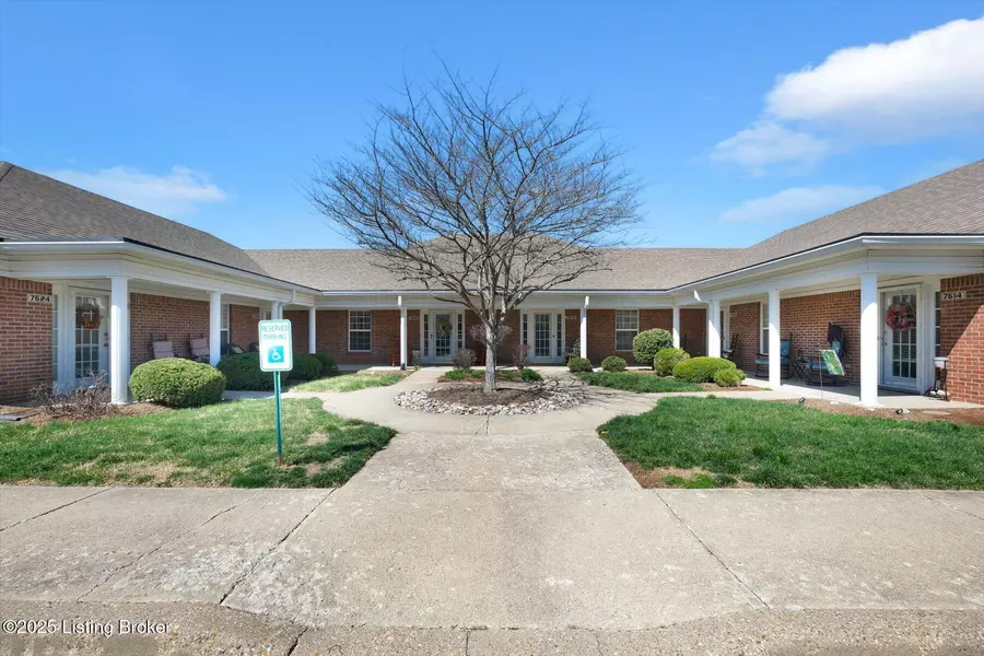 7616 Stovall Pl, Louisville, KY 40228