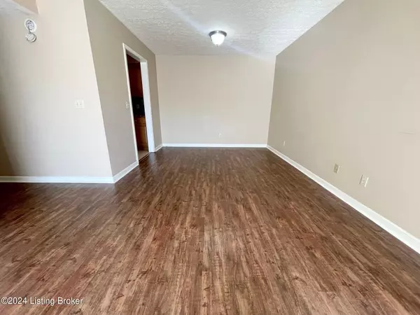 Salem, IN 47167,907 E Hackberry St #202