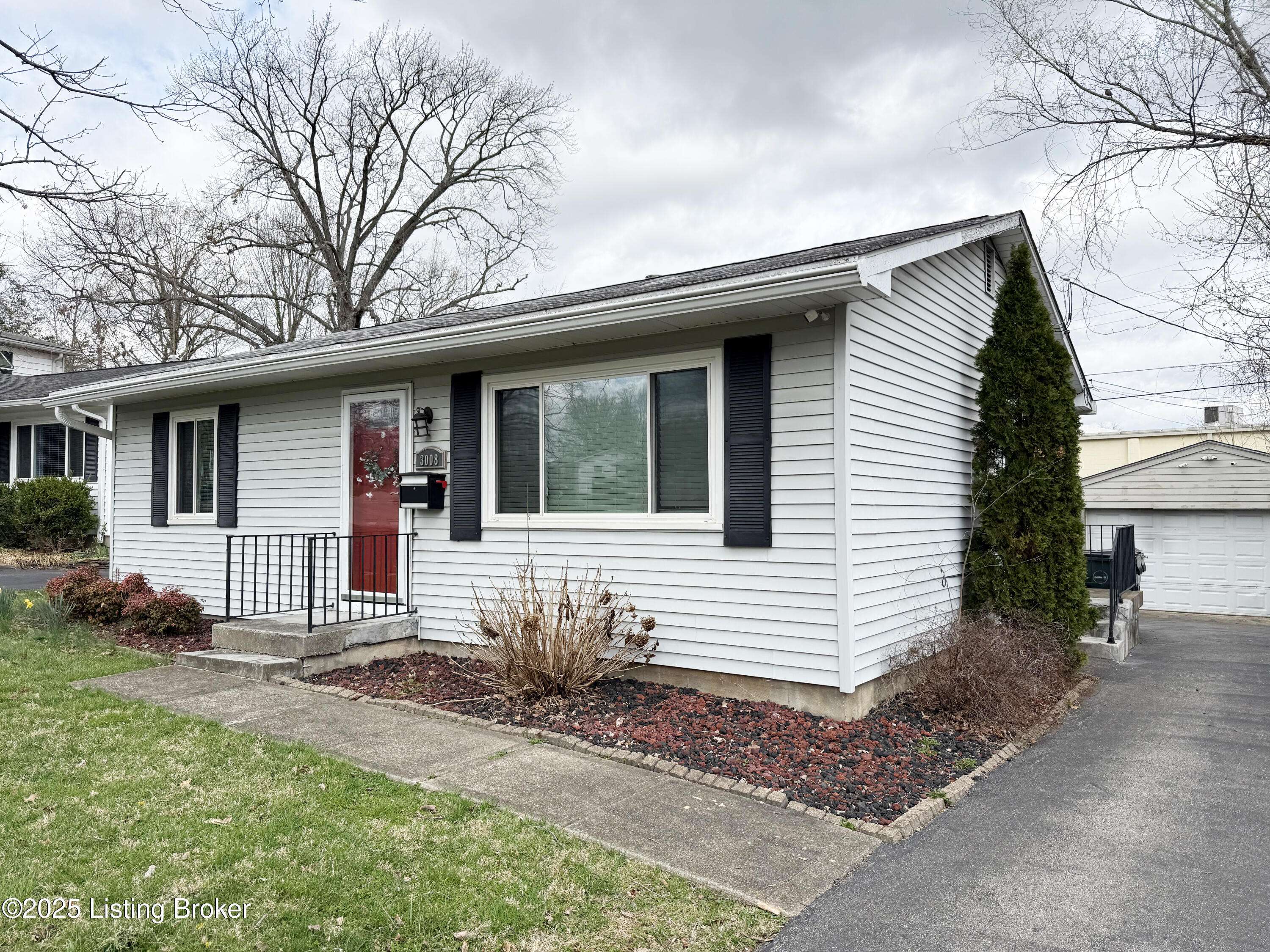 Louisville, KY 40299,3008 Lynnwood WAY