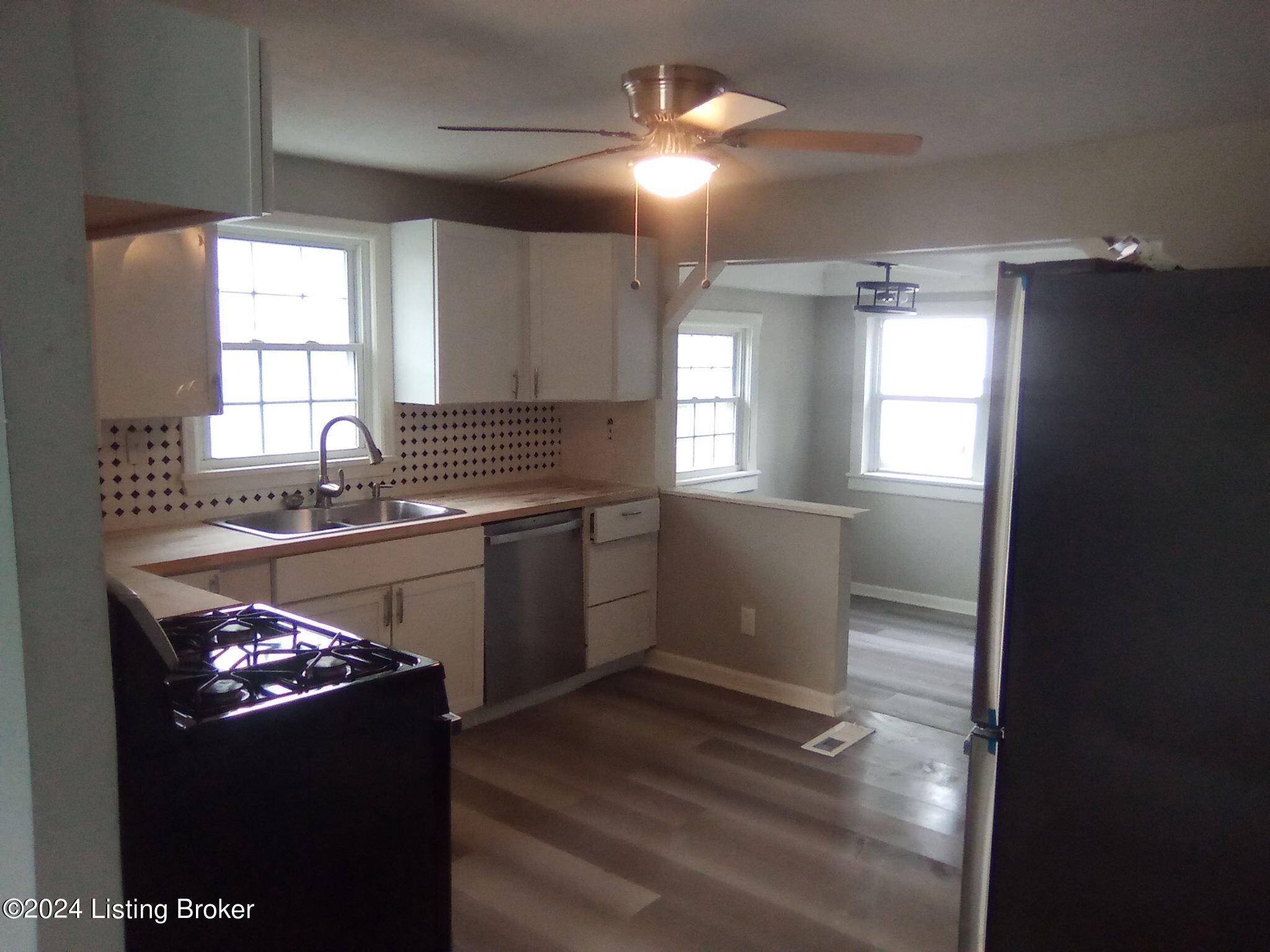 Louisville, KY 40216,4616 W Overbrook Dr