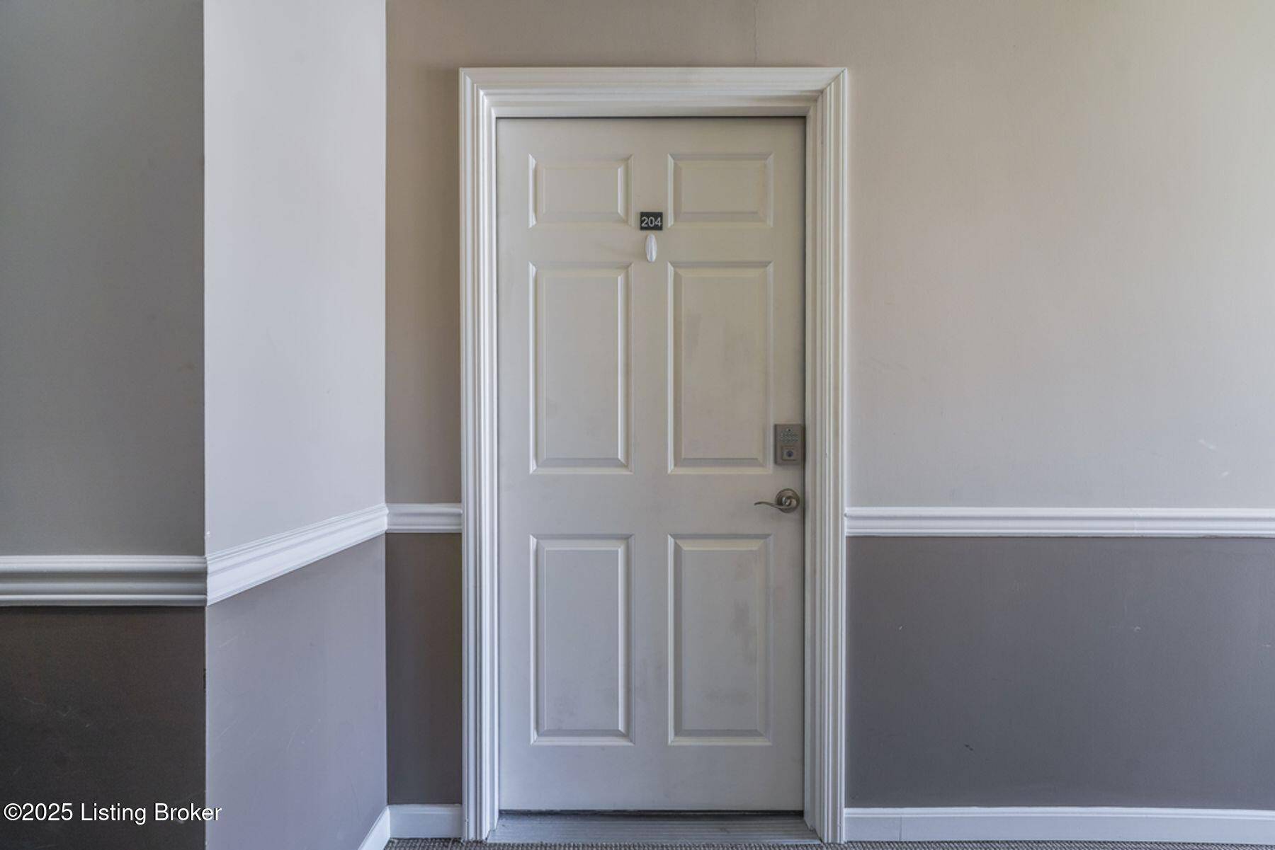 Louisville, KY 40229,4901 Crossing Spring WAY #204
