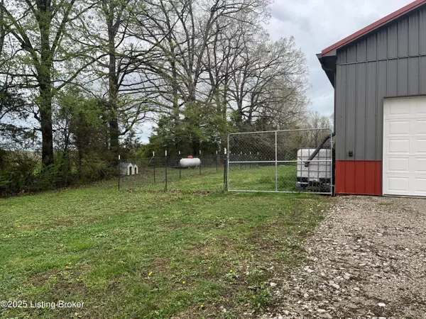 Brownsville, KY 42210,211 Segal Rd