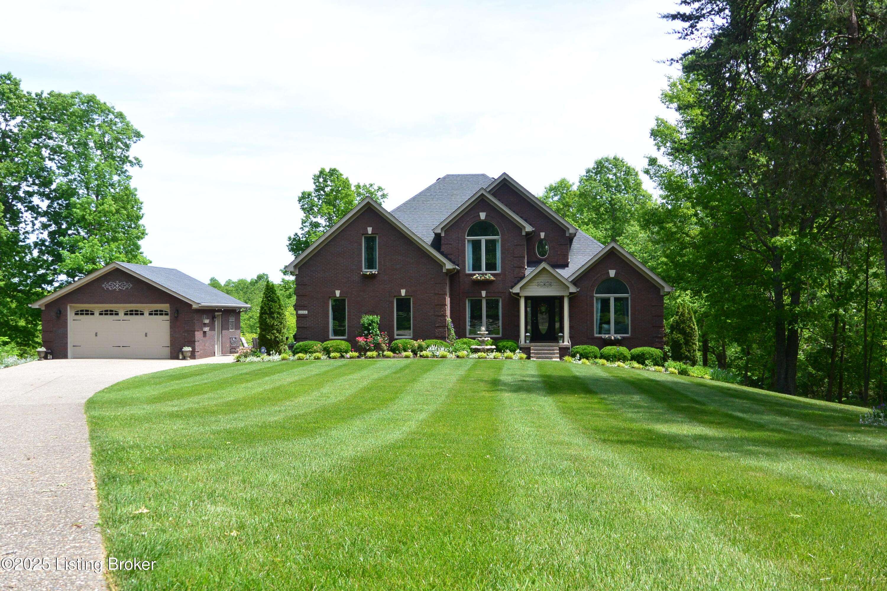 1464 E SANDERS Ln, Mt Washington, KY 40047