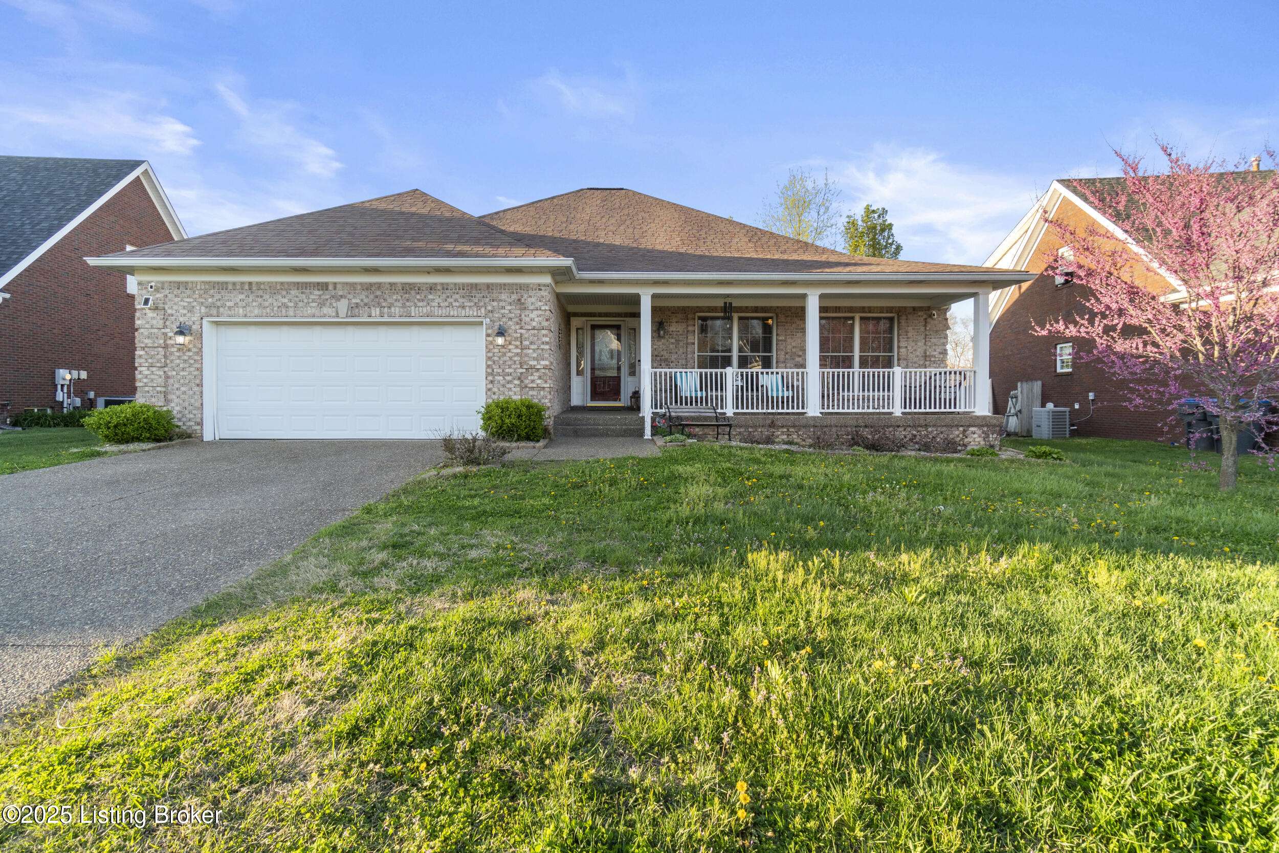 7405 Apple Mill Dr, Louisville, KY 40228