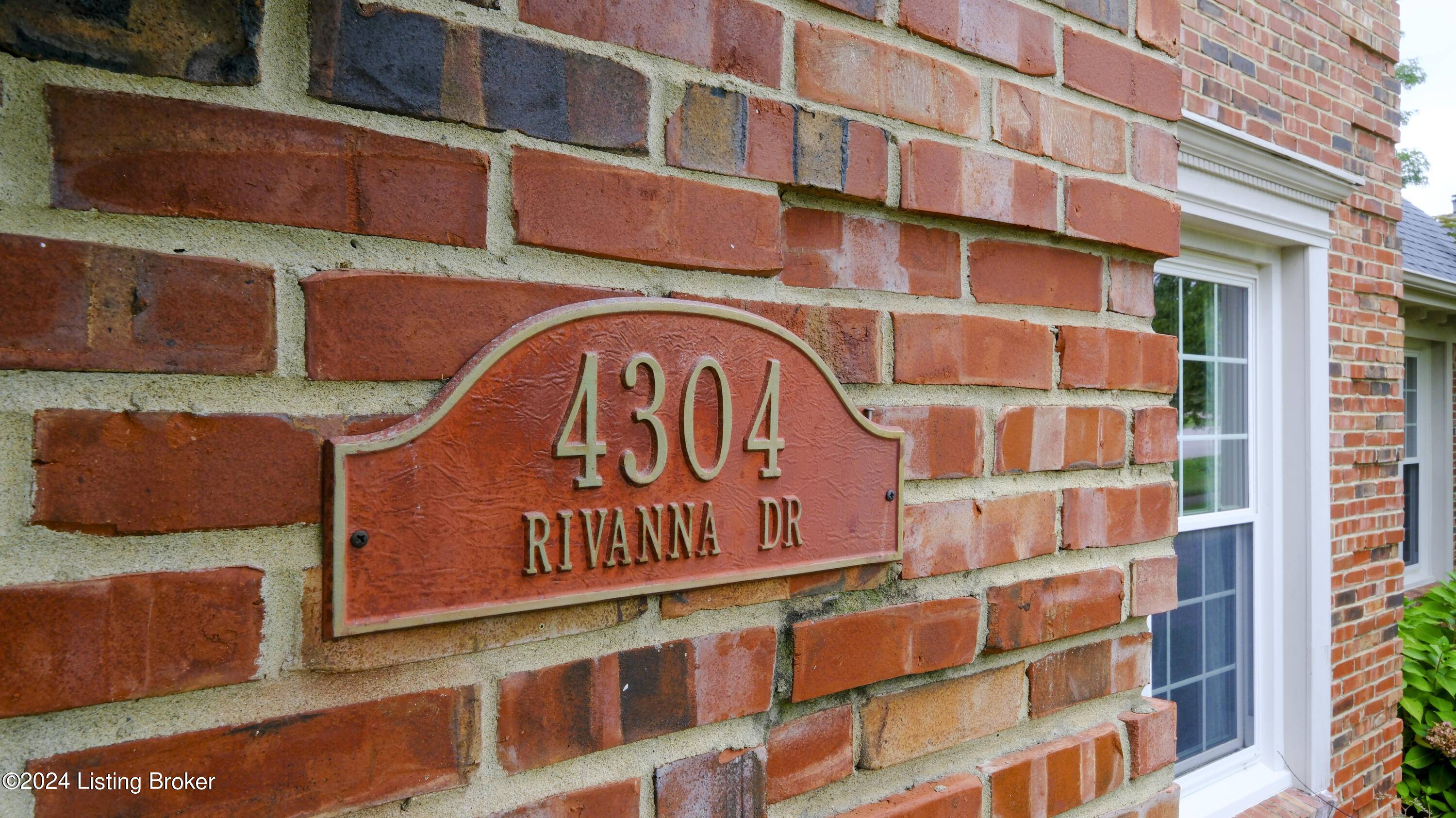 Jeffersontown, KY 40299,4304 Rivanna Dr