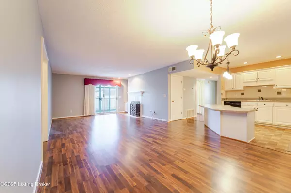 Louisville, KY 40220,8507 Atrium Dr #201