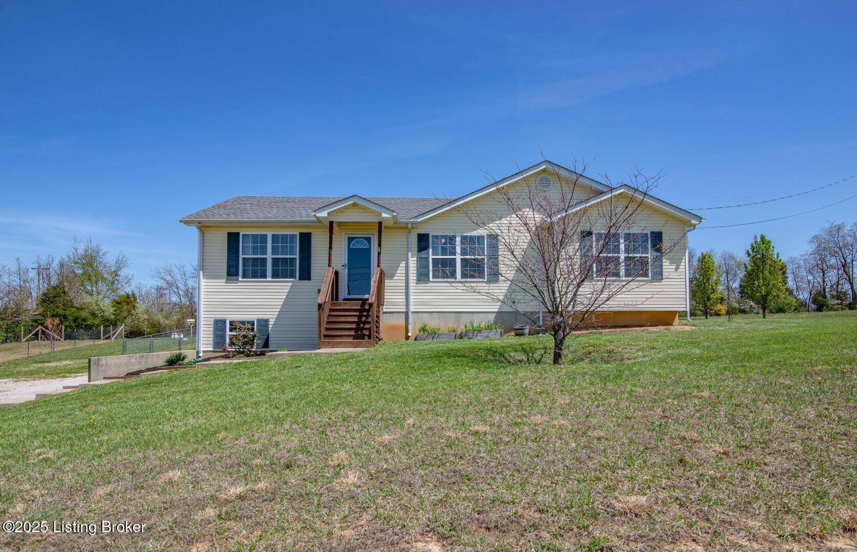 28 Sunny Meadows Dr, Vine Grove, KY 40175