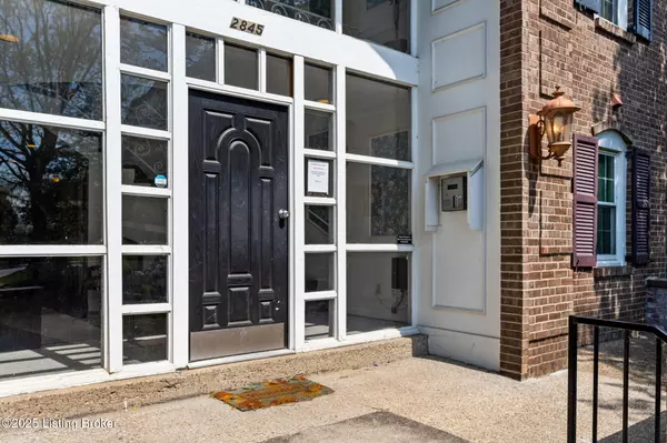 Louisville, KY 40218,2845 Hikes Ln #207