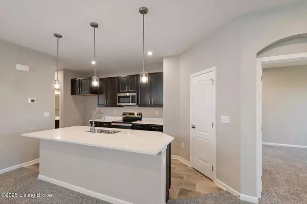 Louisville, KY 40291,10043 Windcrest Farms Ln #27B