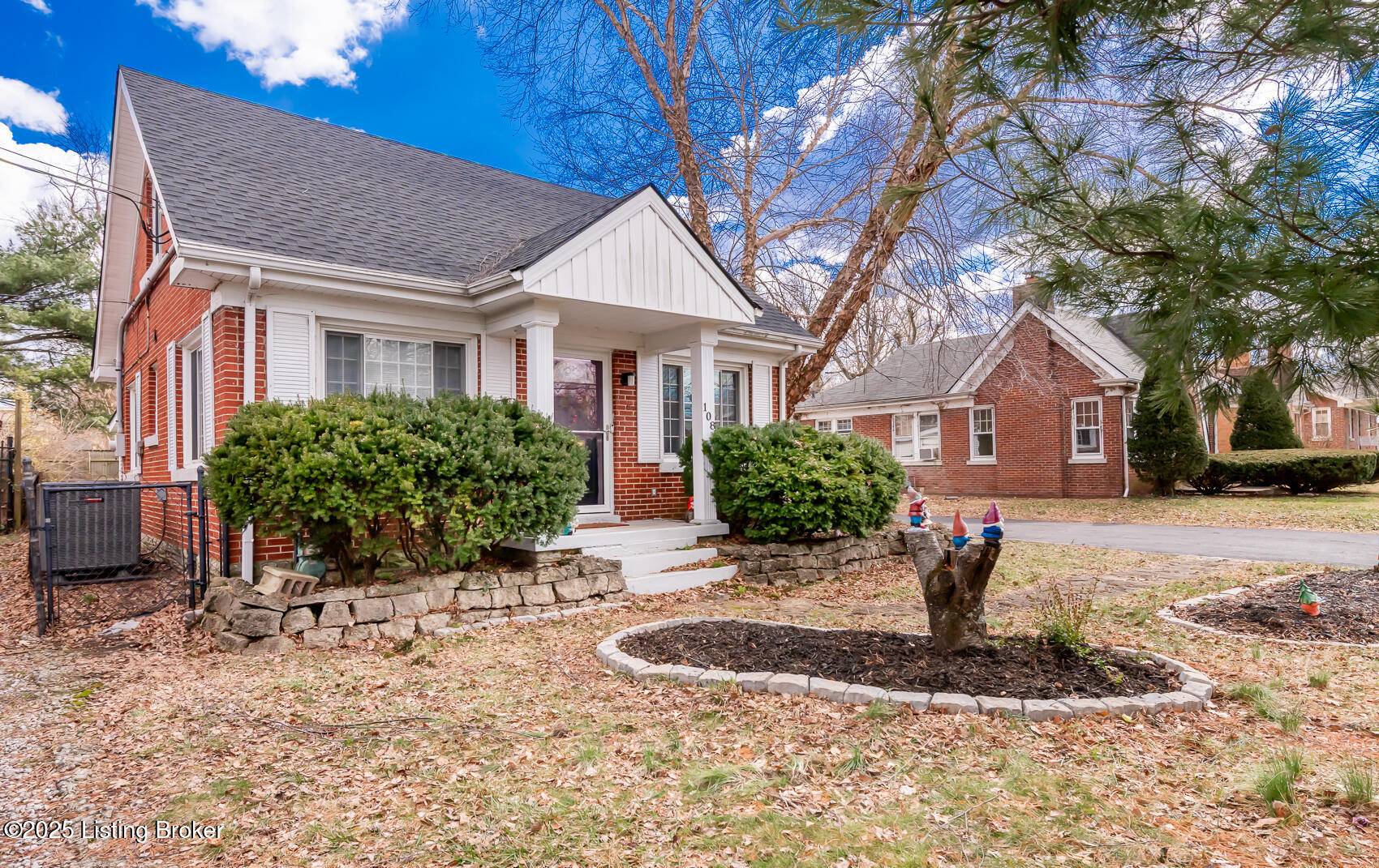 Lexington, KY 40503,108 Pin Oak Dr