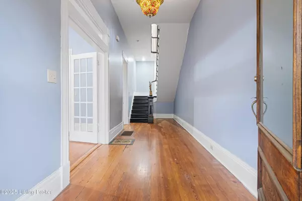 Louisville, KY 40203,1206 S 6th St