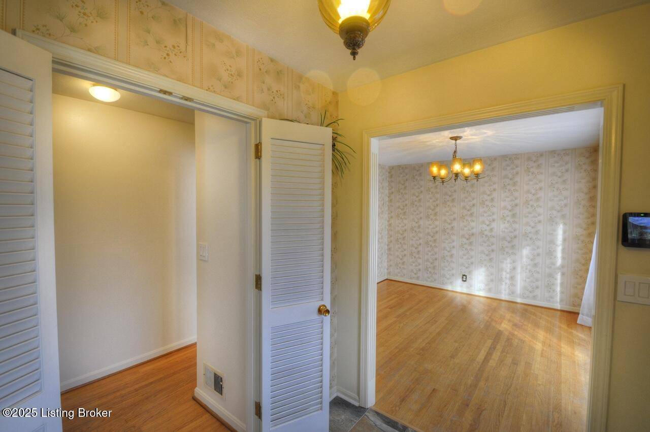 Louisville, KY 40228,6706 Hollow Tree Rd