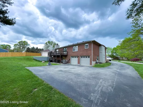 Louisville, KY 40242,9008 Sandwich Pl