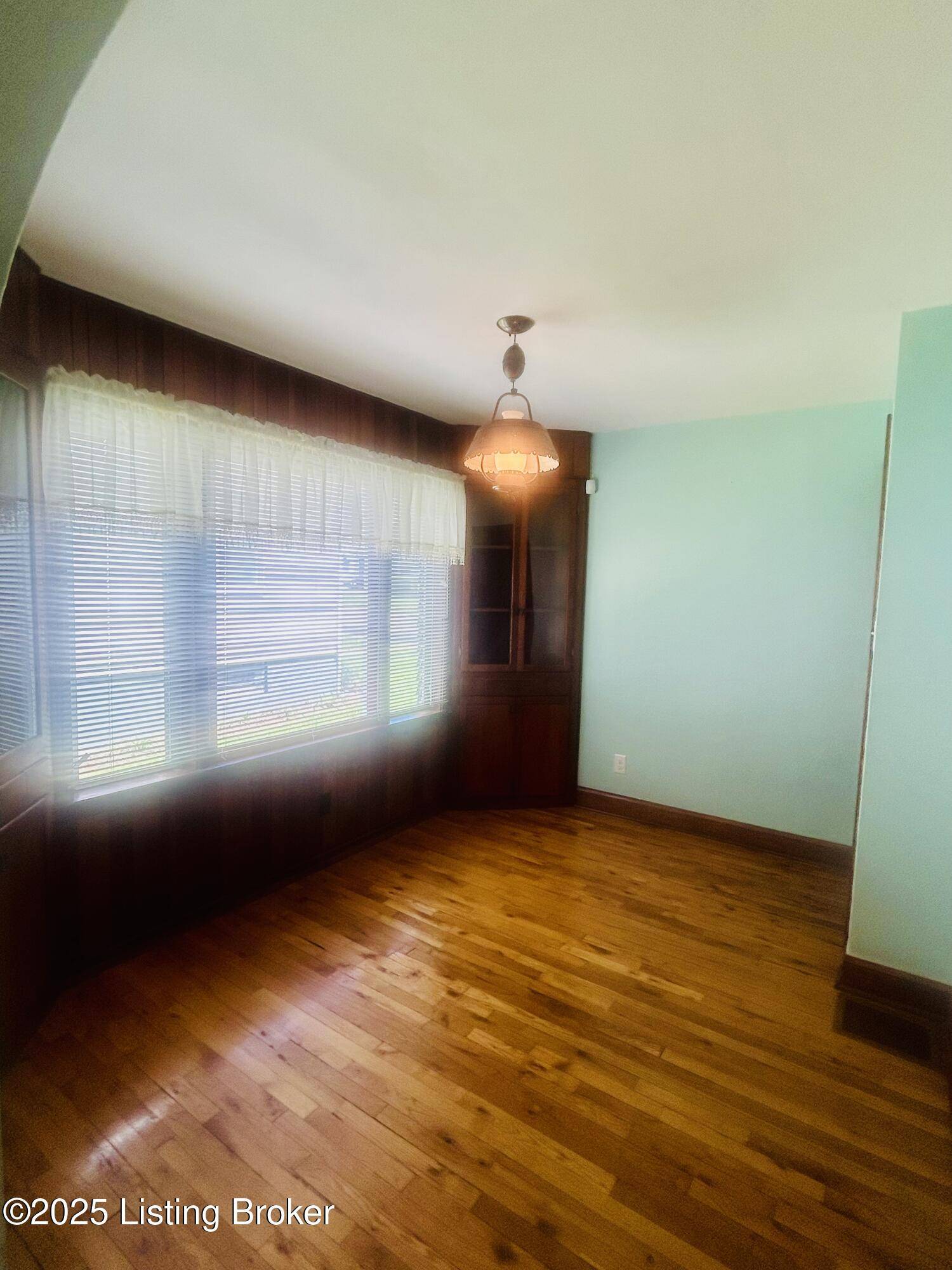 Elizabethtown, KY 42701,208 Village Dr