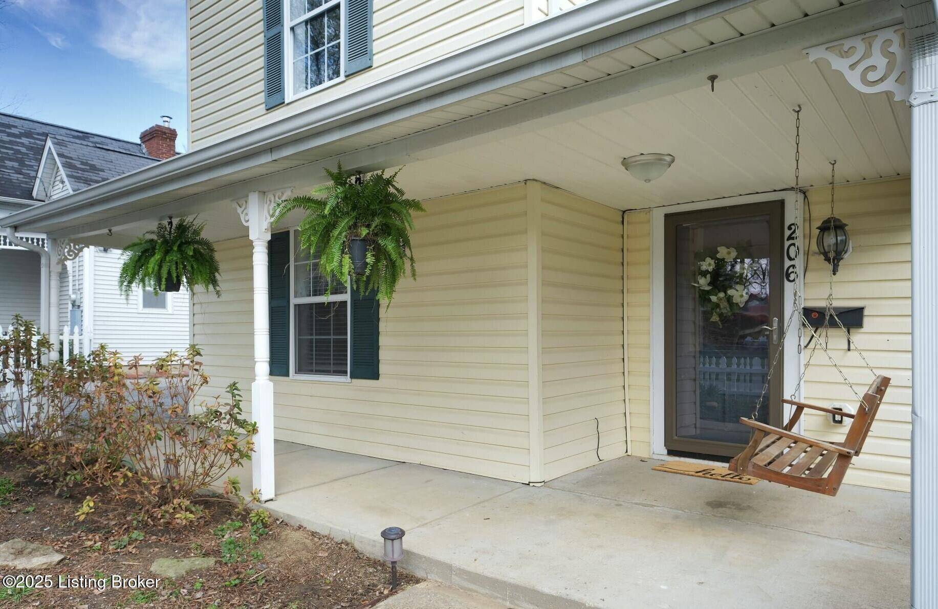 La Grange, KY 40031,206 E Madison St