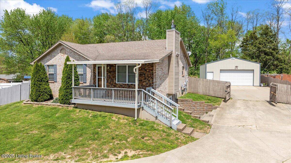 10225 Closterwood Dr, Louisville, KY 40229