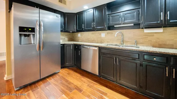 Louisville, KY 40222,8605 Shelbyville Rd #208