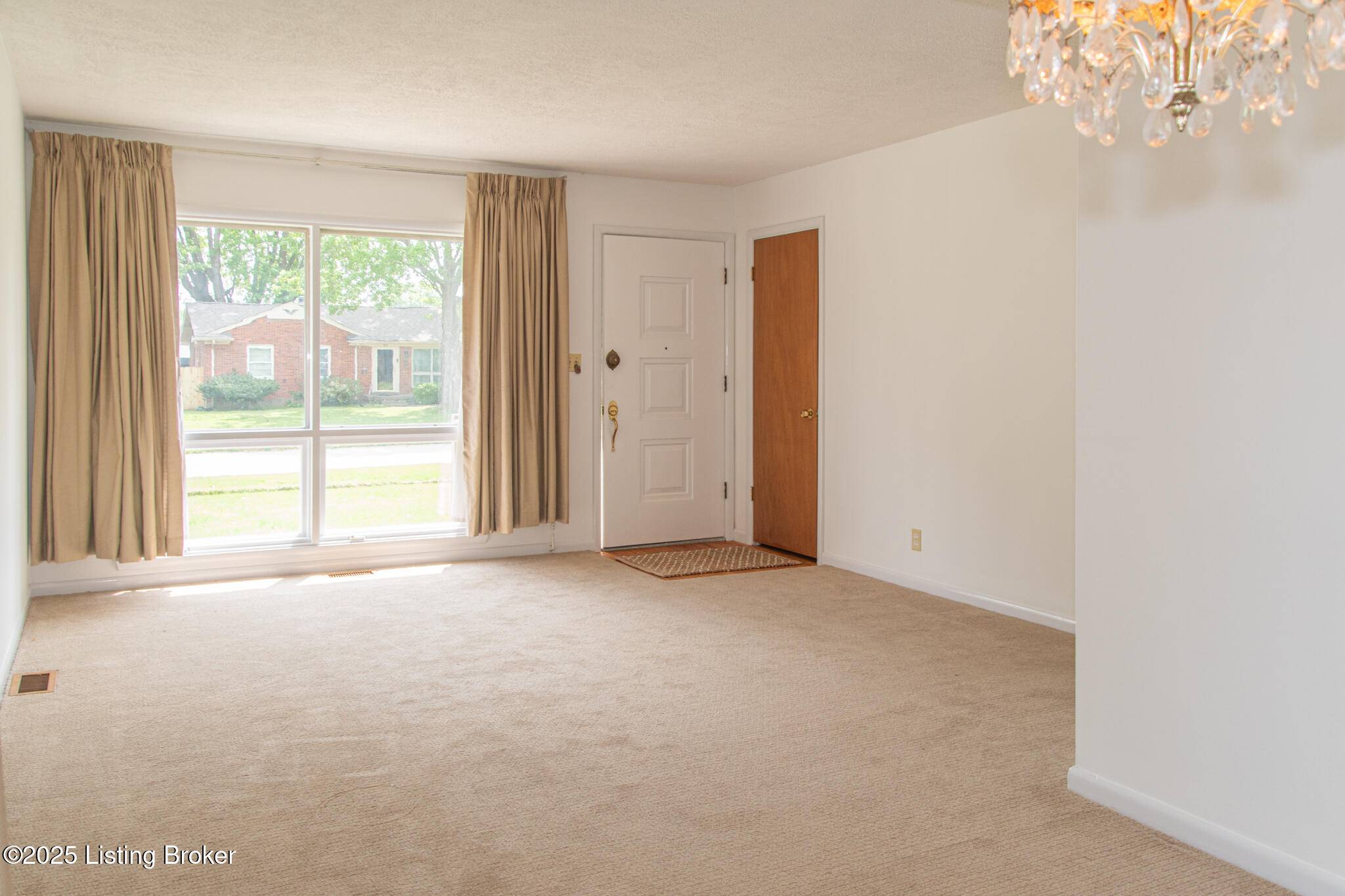 Louisville, KY 40258,9012 Cottingham WAY