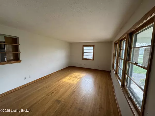 Louisville, KY 40258,5219 Skylight Dr
