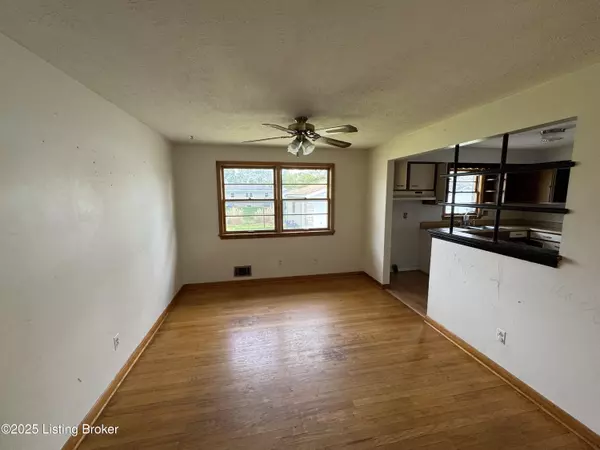 Louisville, KY 40258,5219 Skylight Dr