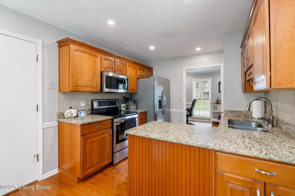 Louisville, KY 40220,8206 Regency Woods WAY