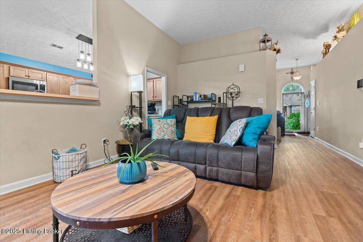 Louisville, KY 40229,10606 Waycross Ave