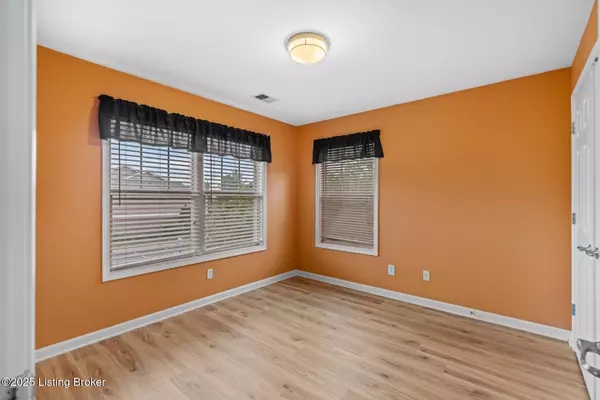 Louisville, KY 40219,3802 Falcon Crest Dr #225