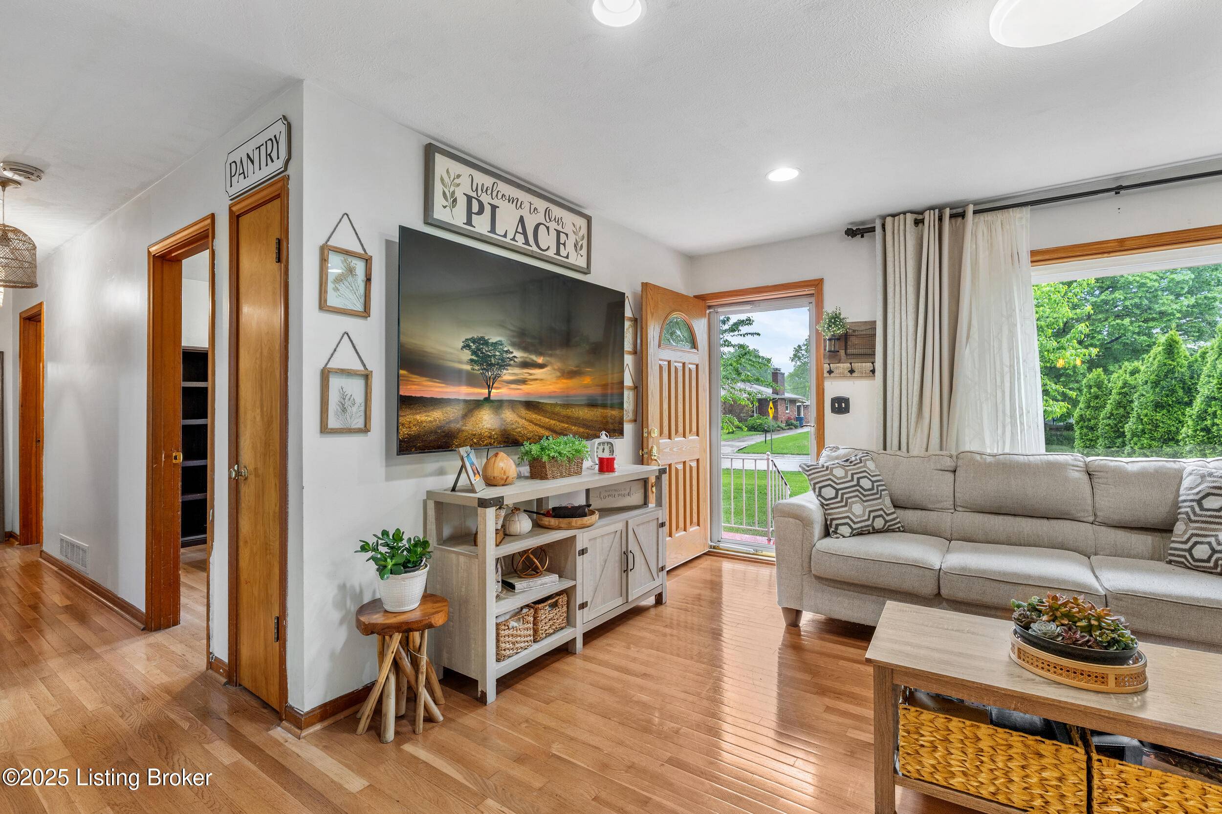 Louisville, KY 40219,8214 Siesta WAY