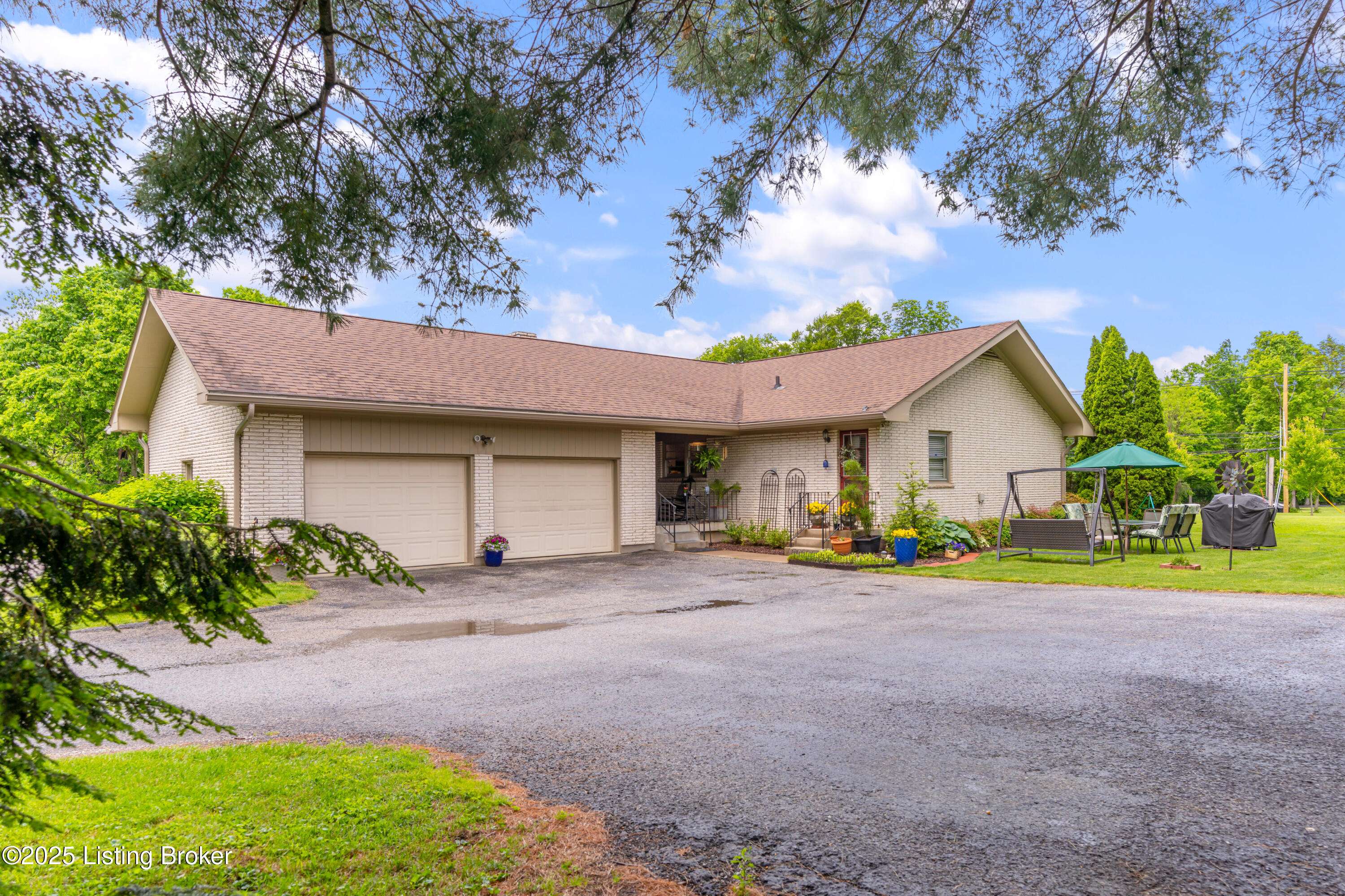 Jeffersontown, KY 40299,4101 Boones Grove WAY