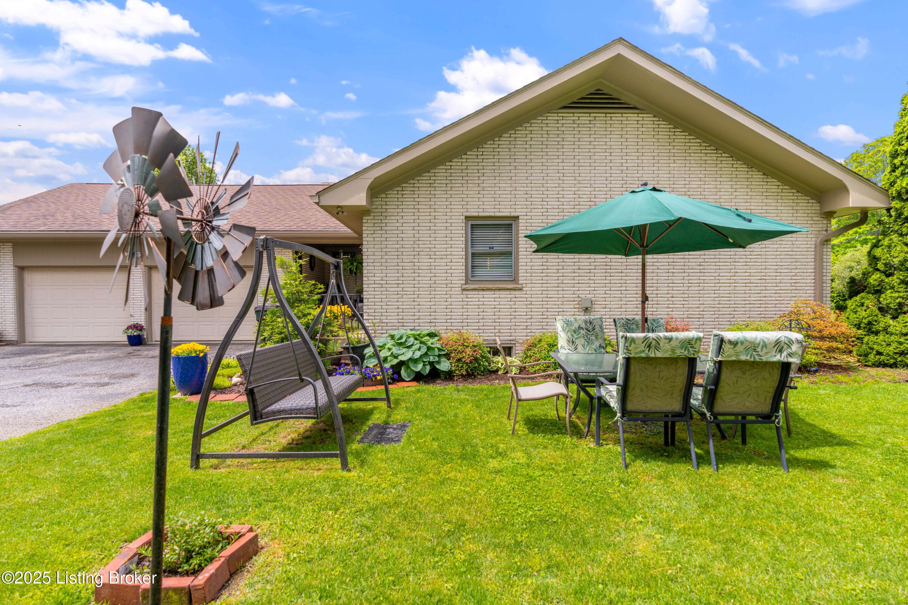 Jeffersontown, KY 40299,4101 Boones Grove WAY