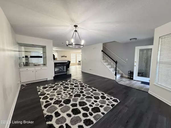 Louisville, KY 40258,8005 Grandmeadow Ln